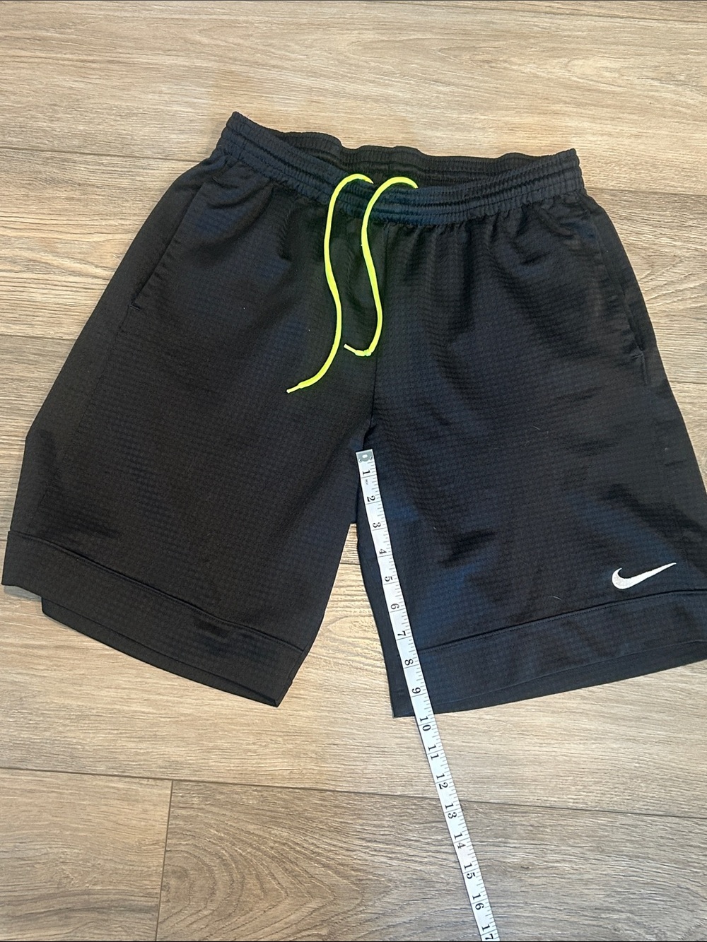 Nike Men’s Black Athletic Shorts with Neon Yellow Drawstring Size Large - Picture 6 of 7